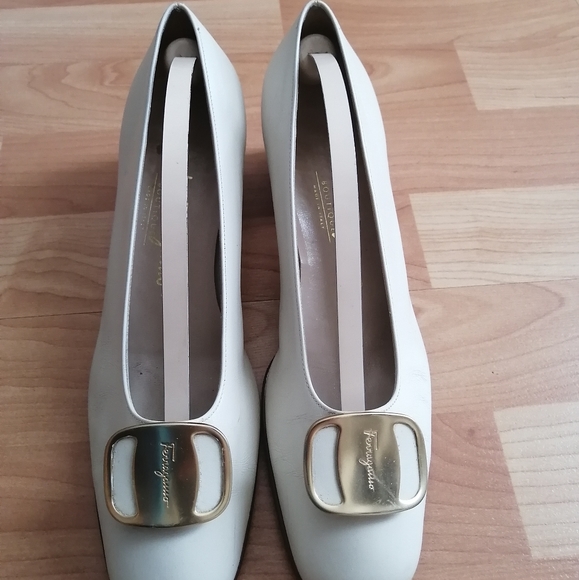 RARE Vintage Ferragamo White Leather Block Heels - Picture 2 of 6